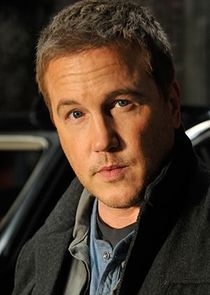 Lochlyn Munro
as Mark Simms